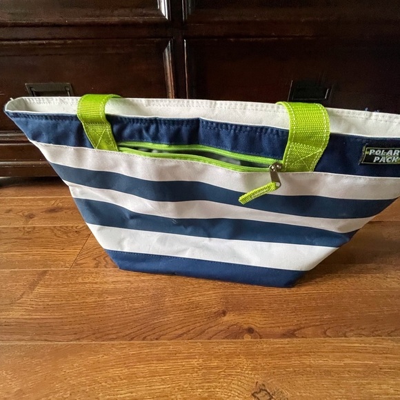 Polar Pack blue & white striped cooler bag - Picture 2 of 7